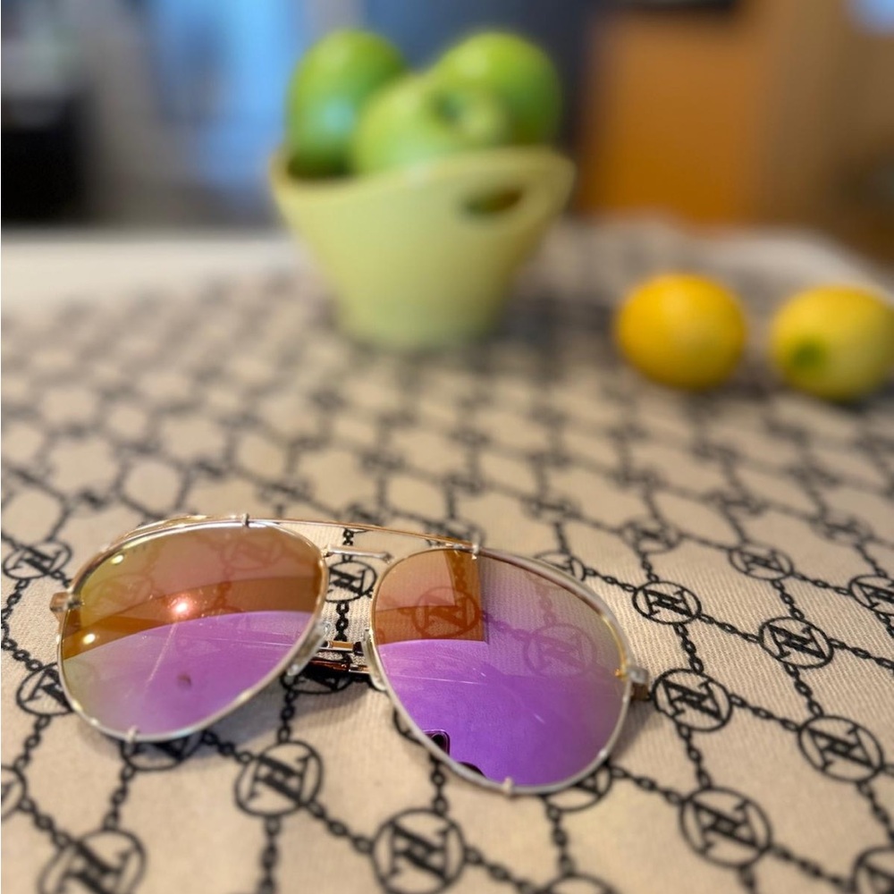 Diff Aviator Sunglasses with Pink and Gold Lenses